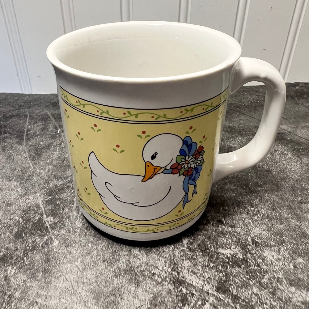 Vintage Giftco Goose Coffee Tea Mug Yellow Background | Cottage